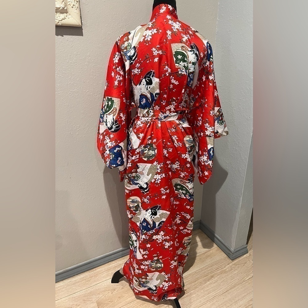 Red kimono - Picture 5 of 5